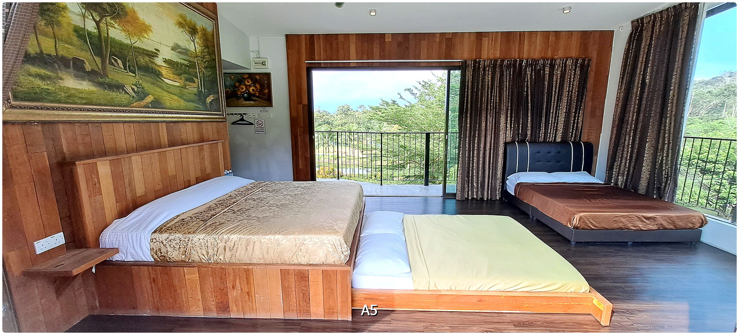 Lake Chalet 6-person room with panoramic lake view