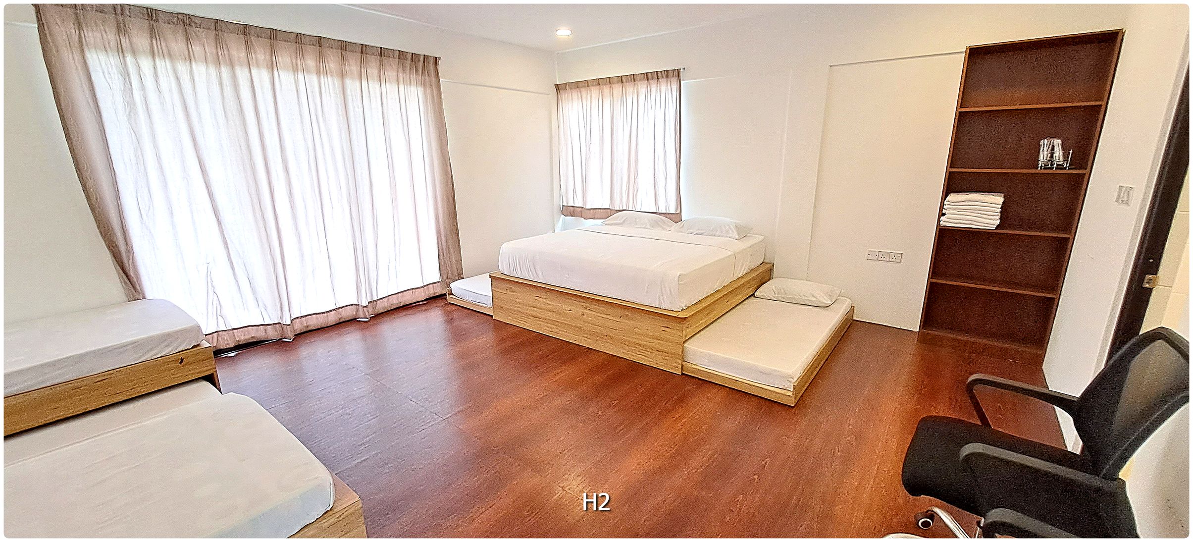 Land Chalet 8-person room interior