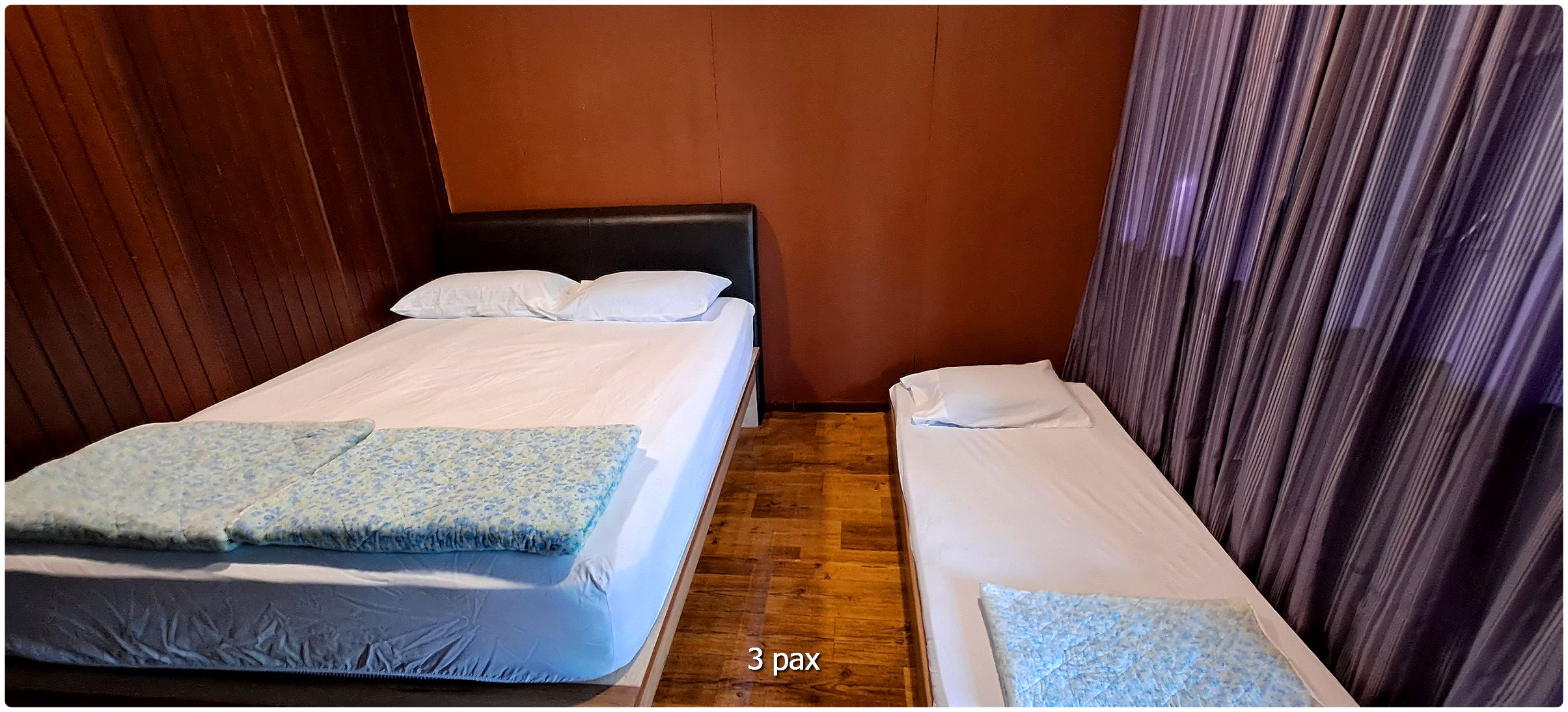 Timber Room 3-person interior