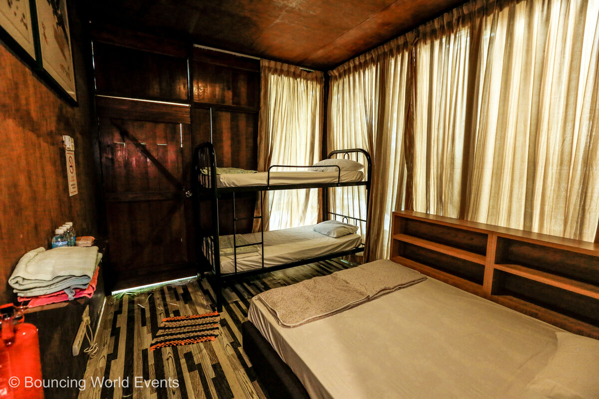 Timber Room — cozy cabin with bunk beds